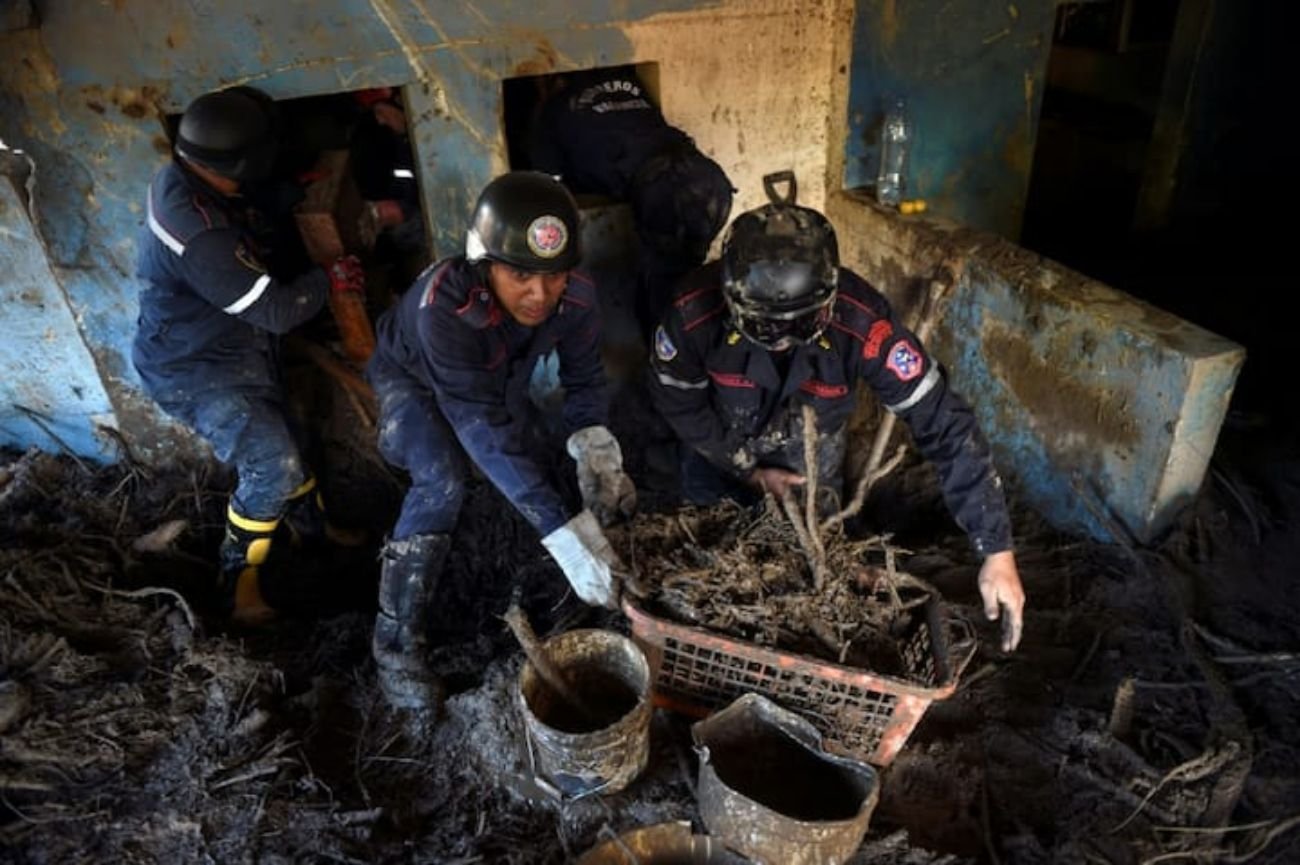 Hope Fading In Search For Venezuela Landslide Survivors