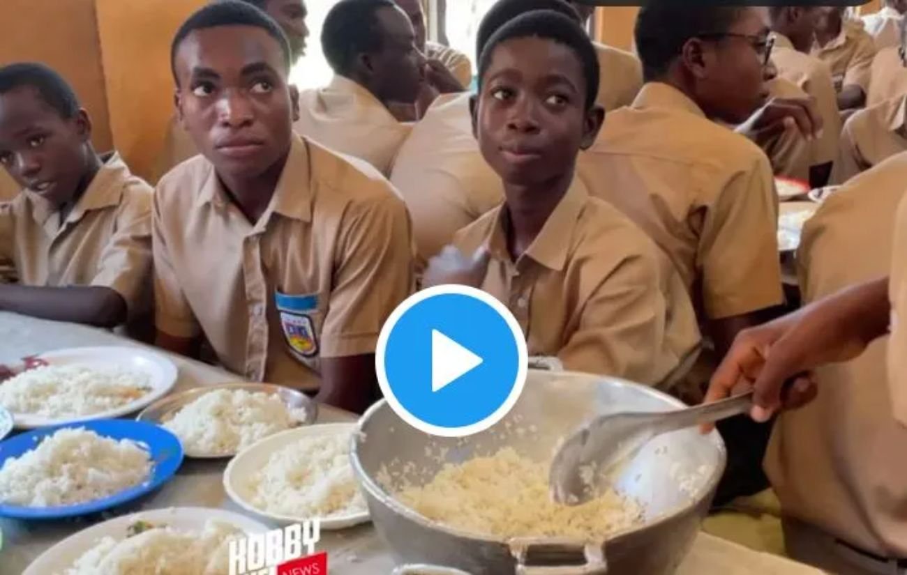 Ghanaians Praise 'Good Samarithan' Who Served St. Paul's SHS Students With Jollof And Chicken