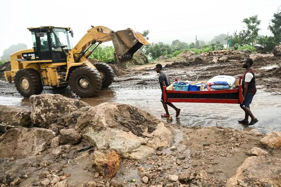 Death toll hits 326 in Malawi- rescue team deploys sniffer dogs