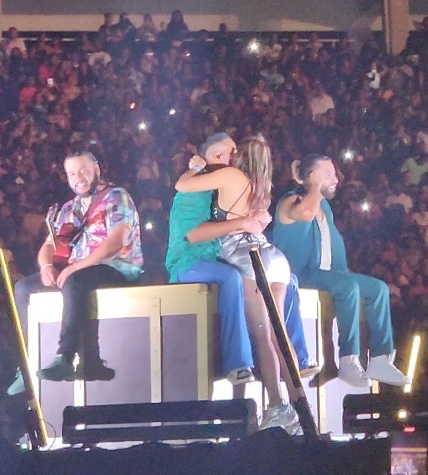 Influencer’s Stage Kiss with Romeo Santos Ends Her 10-Year Marriage: Husband Files for Divorce