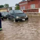 accra residents fume over persistent floods gnfs personnel assisting drivers in the floods 780x470
